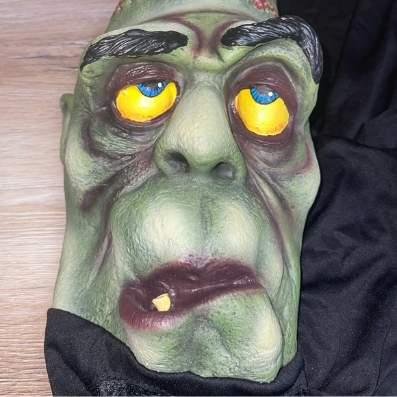 RARE FAMOUS MONSTOR OF FILMLAND Frankenstein HOODED MASK MARIO Chiodo STUDIOS. - Picture 2 of 10